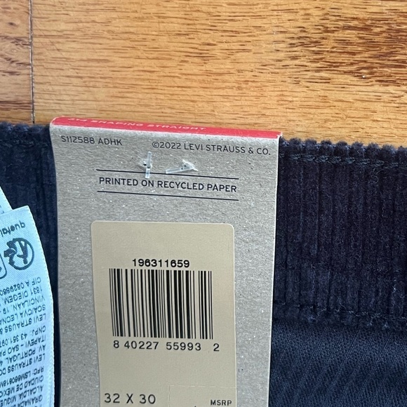 LEVI’S 314 Shaping Straight Women’s Black Corduroy Pants Mid Rise Size 32x30 - Picture 4 of 6